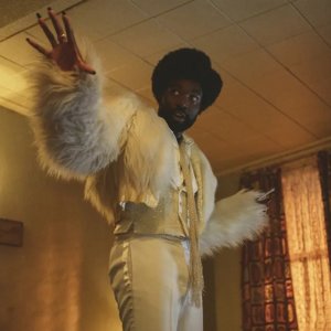 Black Mirror 6: Paapa Essiedu in una scena