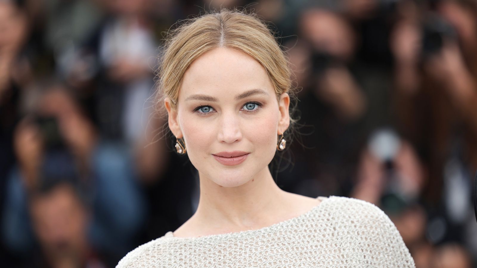 Fidanzata in affitto, Jennifer Lawrence sulle scene di nudo 'Ho fatto un respiro profondo e mi sono spogliata'