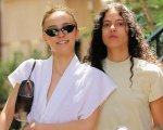 Lily-Rose Depp bacia la fidanzata 070 Shake: 'L'amore della mia vita' (FOTO)