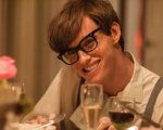 La Teoria del Tutto su Rete 4: trama, cast e recensione del film con il premio Oscar Eddie Redmayne