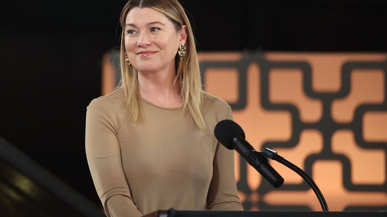 Ellen Pompeo in una scena di Grey's Anatomy 19