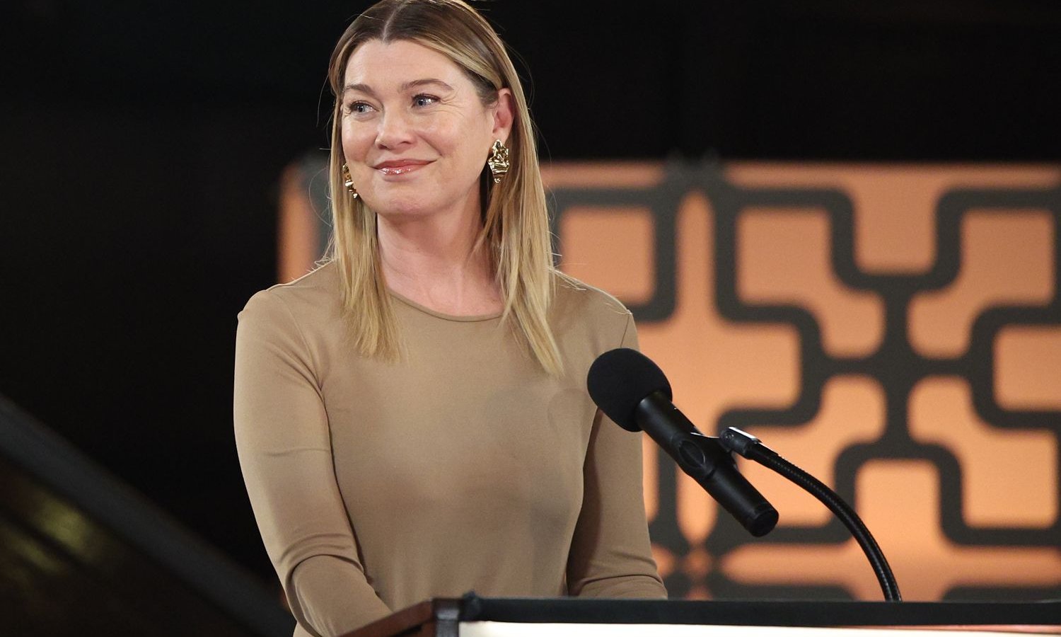 Ellen Pompeo in una scena di Grey's Anatomy 19