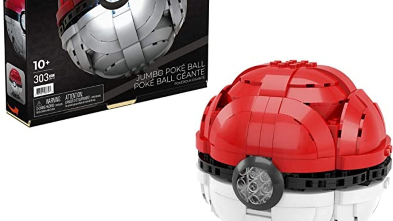 Pokémon: la magnifica Poké Ball in mattoncini, in grado d’illuminarsi, è in offerta su Amazon