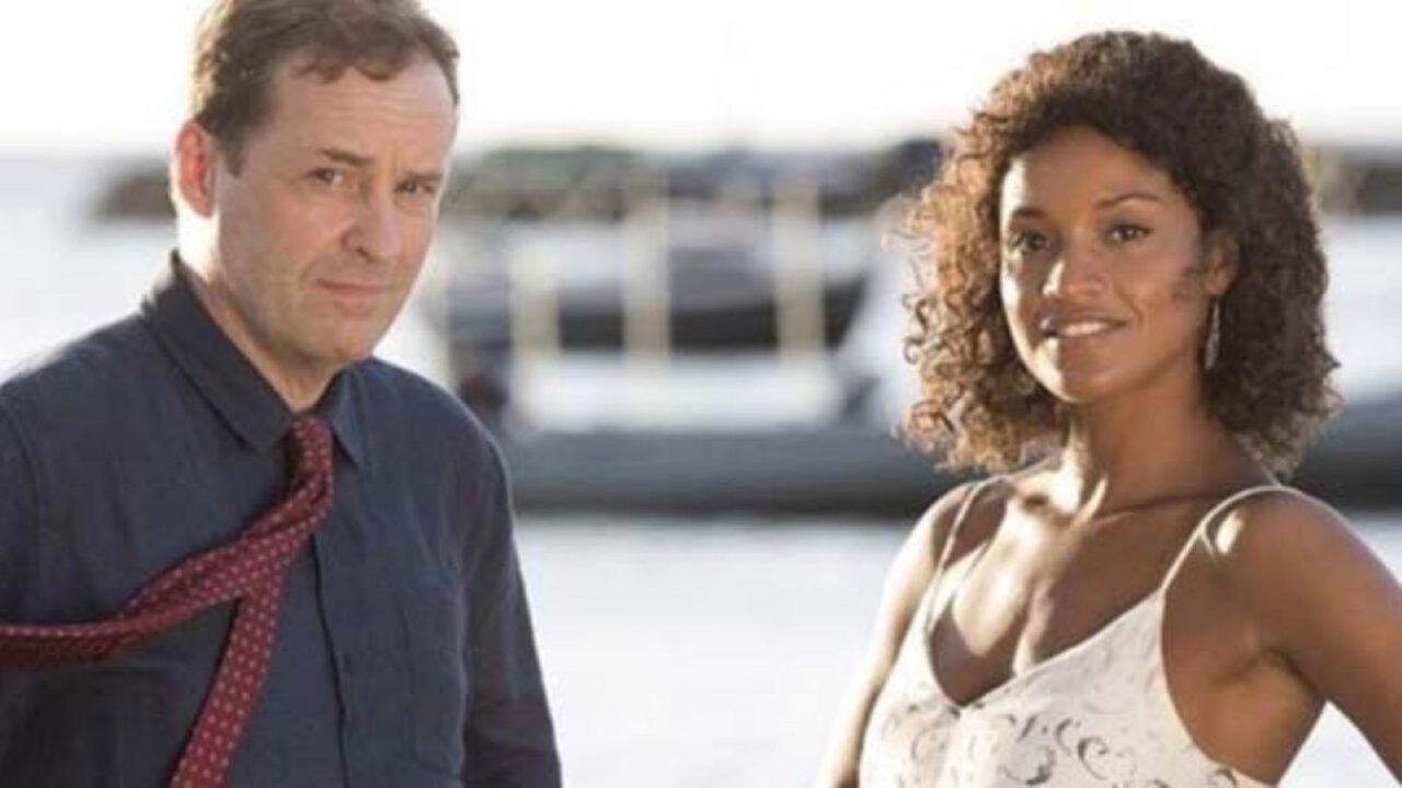 Delitti in Paradiso stasera su Rai 2, cast e trama degli episodi della serie crime