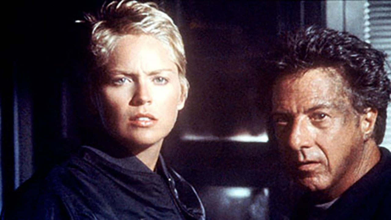 Sfera stasera 21 giugno su Iris: trama e cast del film di  fantascienza con Dustin Hoffman