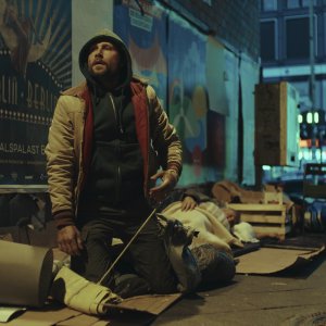 Il cane che dorme: un momento della serie