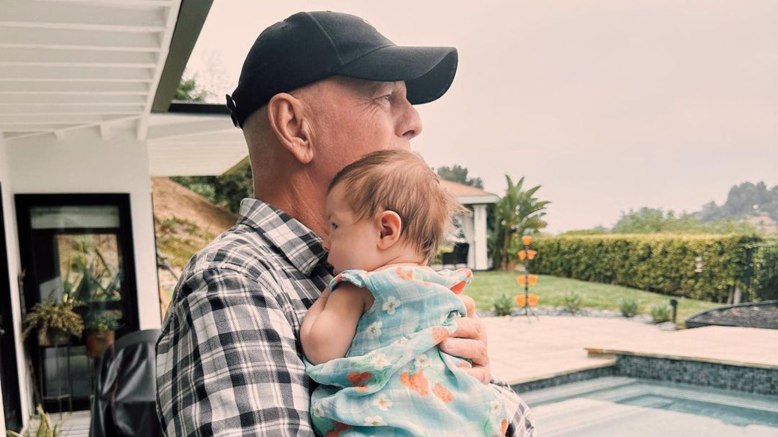 Bruce Willis fa il nonno, le prime foto con la nipote Louetta