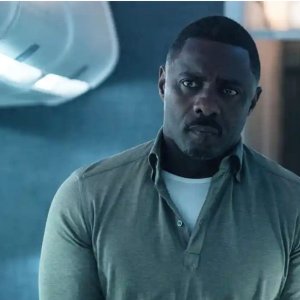 Hijack: Idris Elba in azione sull'aereo