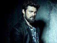 Mortal Kombat 2: il look del Johnny Cage di Karl Urban svelato in una foto del cast