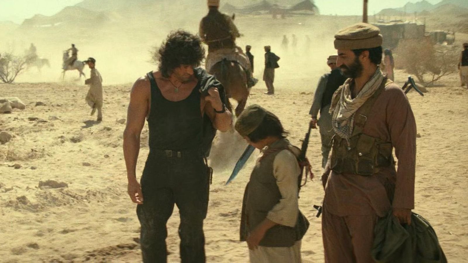 Rambo 3, Sylvester Stallone corretto sul set da un bambino di nove anni: 'Il ragazzino deve morire'