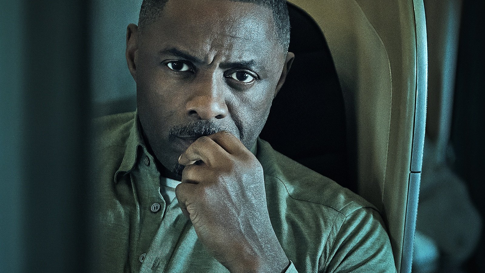 Hijack, la recensione: dopo lo show con Idris Elba, ci penserete due volte prima di salire su un aereo