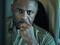 Hijack, la recensione: dopo lo show con Idris Elba, ci penserete due volte prima di salire su un aereo