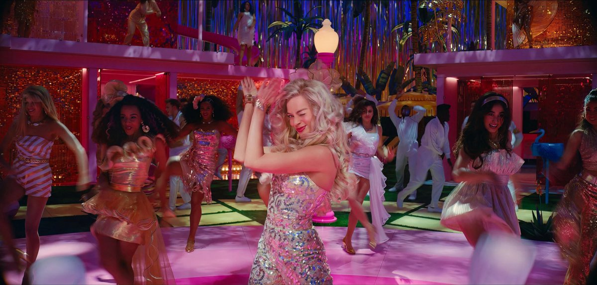 Barbie, cosa aspettarsi dal film con Margot Robbie? Un po' Clueless, un 