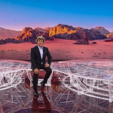 Noos - L'avventura della conoscenza: Alberto Angela posa nello studio del programma