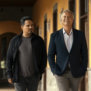 Jack Ryan 4: Michael Peña in una scena dell'ultima stagione della serie