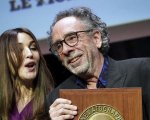 Monica Bellucci conferma la relazione con Tim Burton: 'Lo amo'