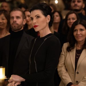 The Morning Show: Julianna Margulies in una foto della terza stagione