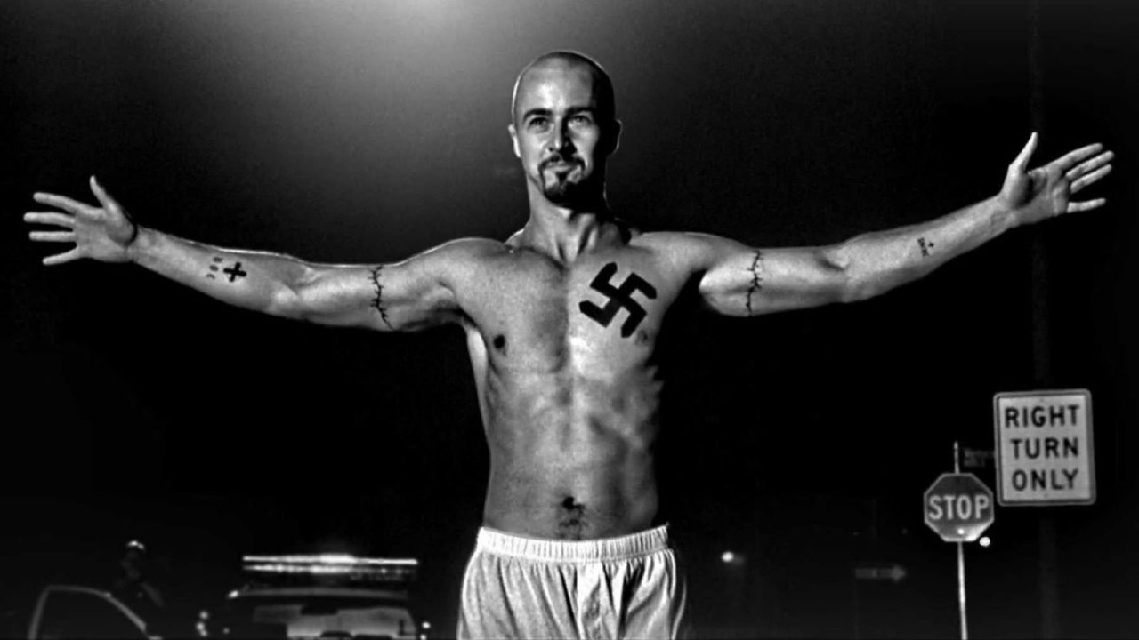 American History X  stasera su Iris: cast, trama e curiosità del film con Edward Norton