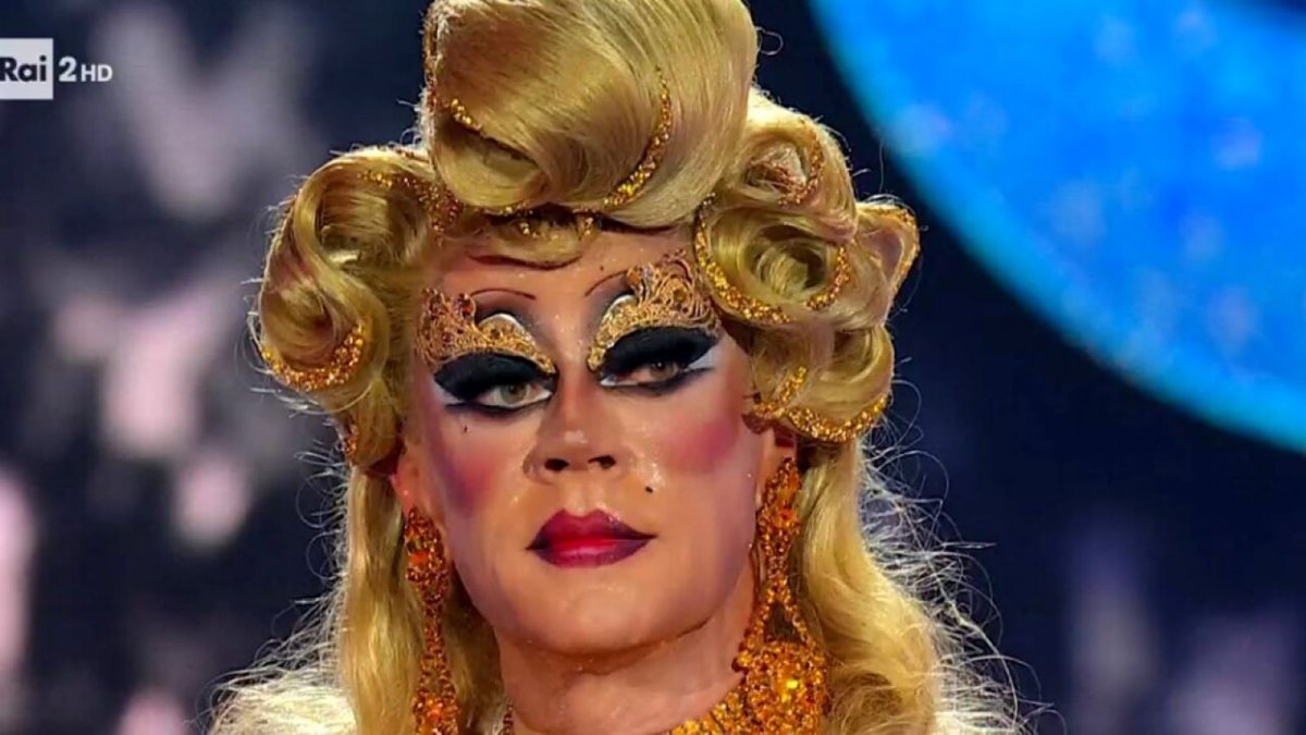 Non Sono Una Signora Rocco Siffredi Nei Panni Della Drag Queen Eva Lungherya