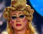 Non sono una signora, Rocco Siffredi nei panni della drag queen Eva Lungherya