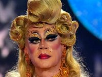 Non sono una signora, Rocco Siffredi nei panni della drag queen Eva Lungherya