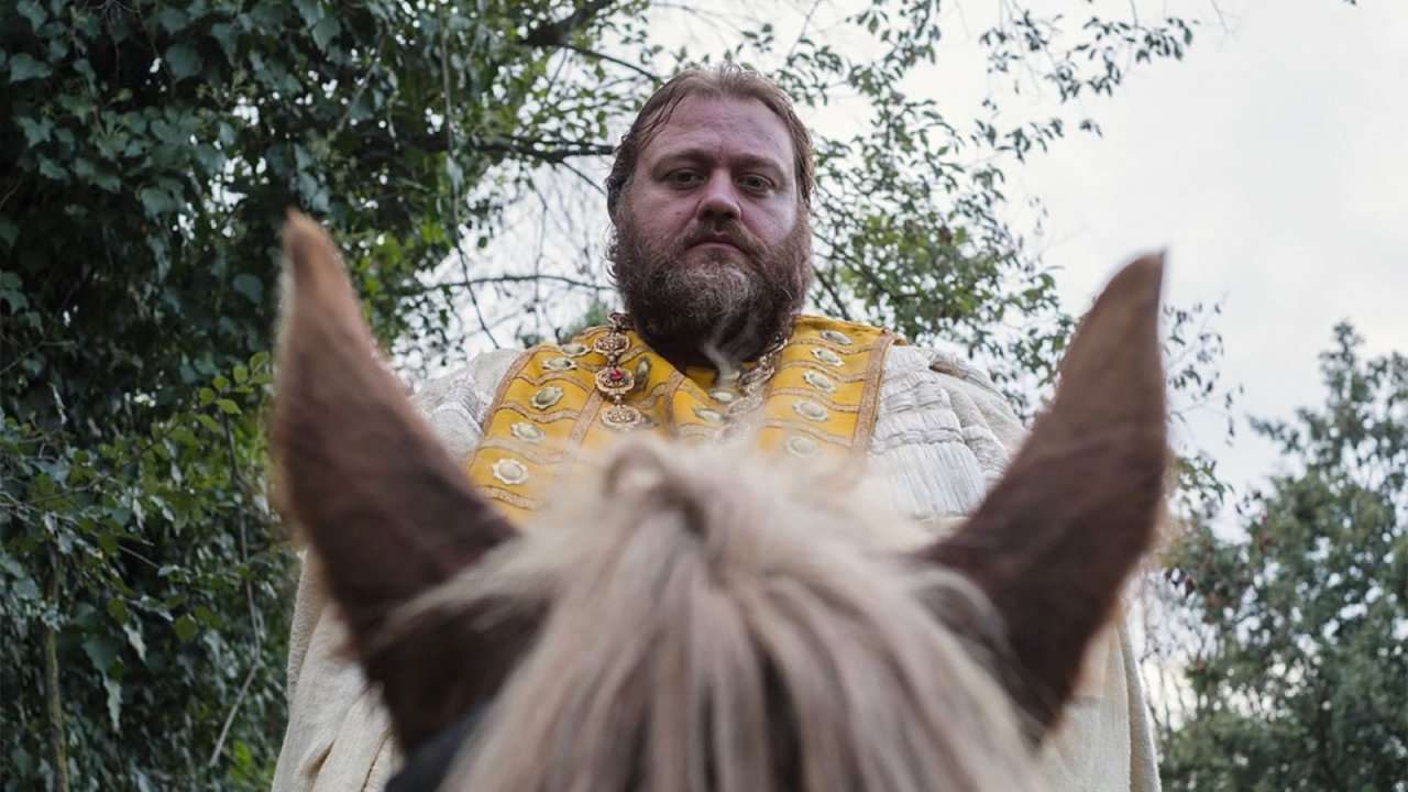 Il regno stasera su Rai 2: trama, cast e curiosità del film in prima visione con Stefano Fresi