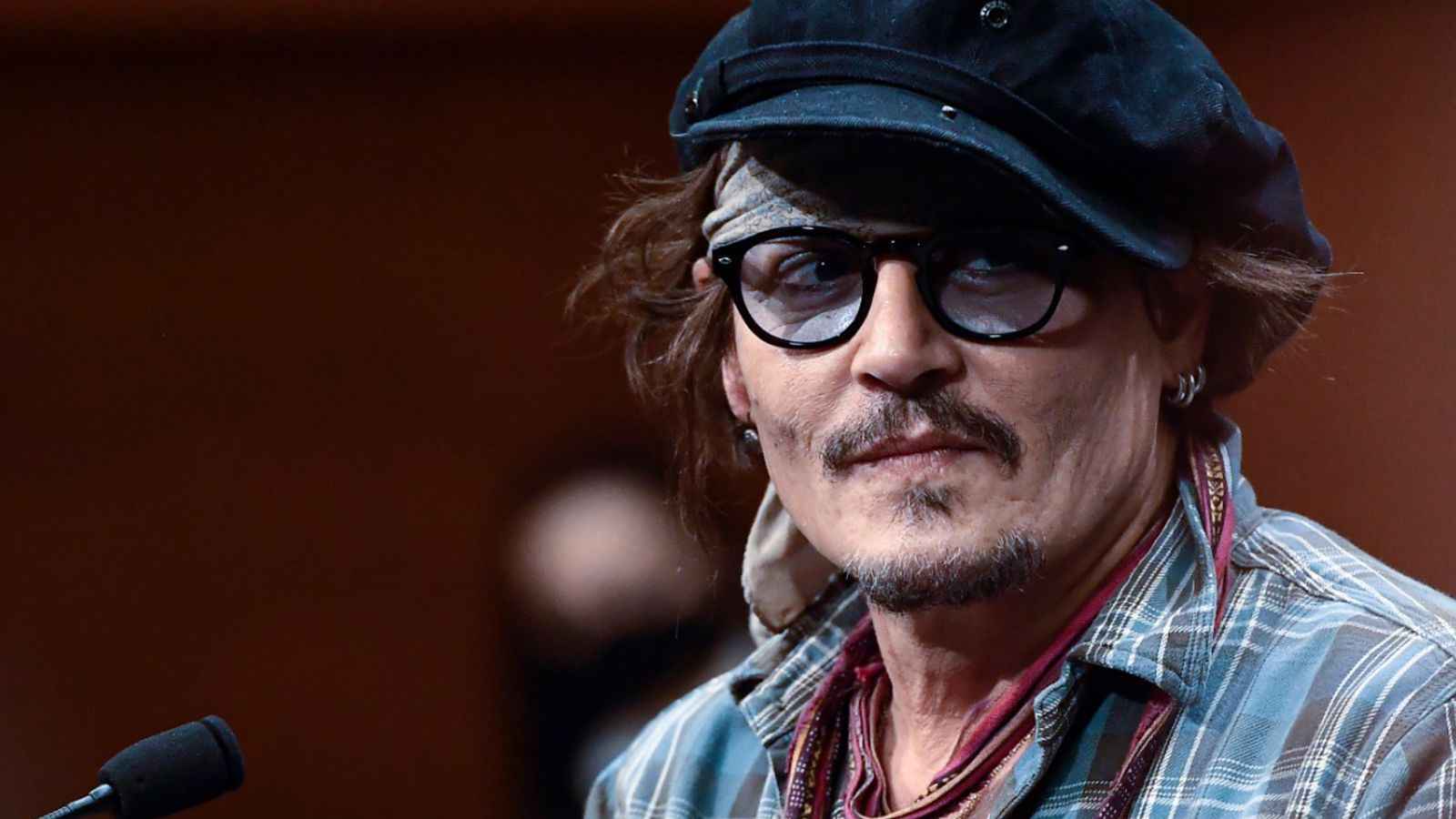 Johnny Depp: Fans go crazy over funny Karlovy Vary film festival trailer