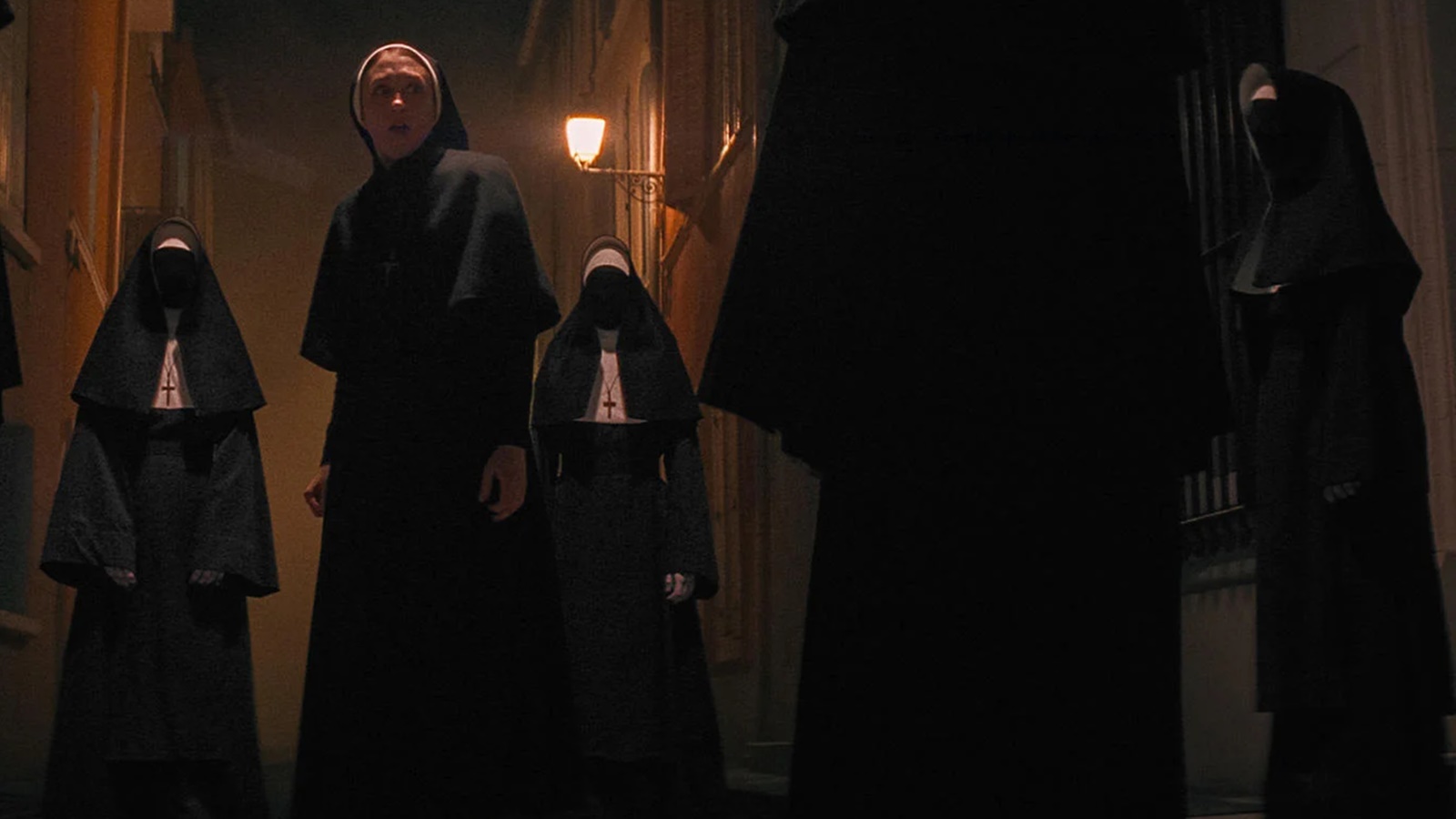 The Nun 2: la protagonista è in pericolo nella nuova foto del sequel