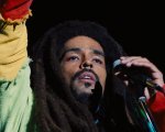 Bob Marley: One Love, Kingsley Ben-Adir è il celebre cantautore nel trailer del biopic