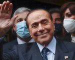 Succession: la sigla ricreata con le immagini della famiglia Berlusconi (VIDEO)