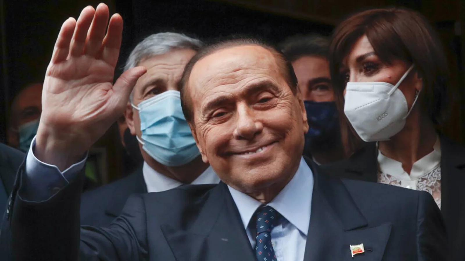 Succession: la sigla ricreata con le immagini della famiglia Berlusconi (VIDEO)