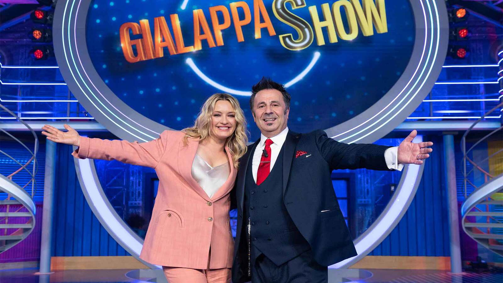 GialappaShow su TV8, Carolina Crescentini con Mago Forest conduce la puntata del 9 luglio: anticipazioni