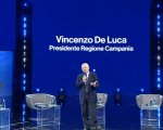 Palinsesti RAI, Vincenzo De Luca su Bianca Berlinguer: 'Avete tirato questa sola a Mediaset!' (VIDEO)