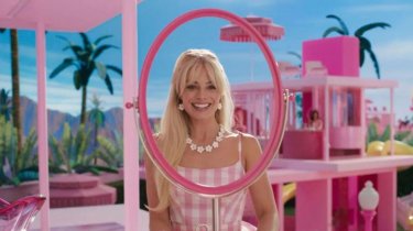 barbie margot robbie mirror