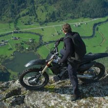 Mission: Impossible – Dead Reckoning Parte Uno, Tom Cruise in cima a un dirupo con la moto