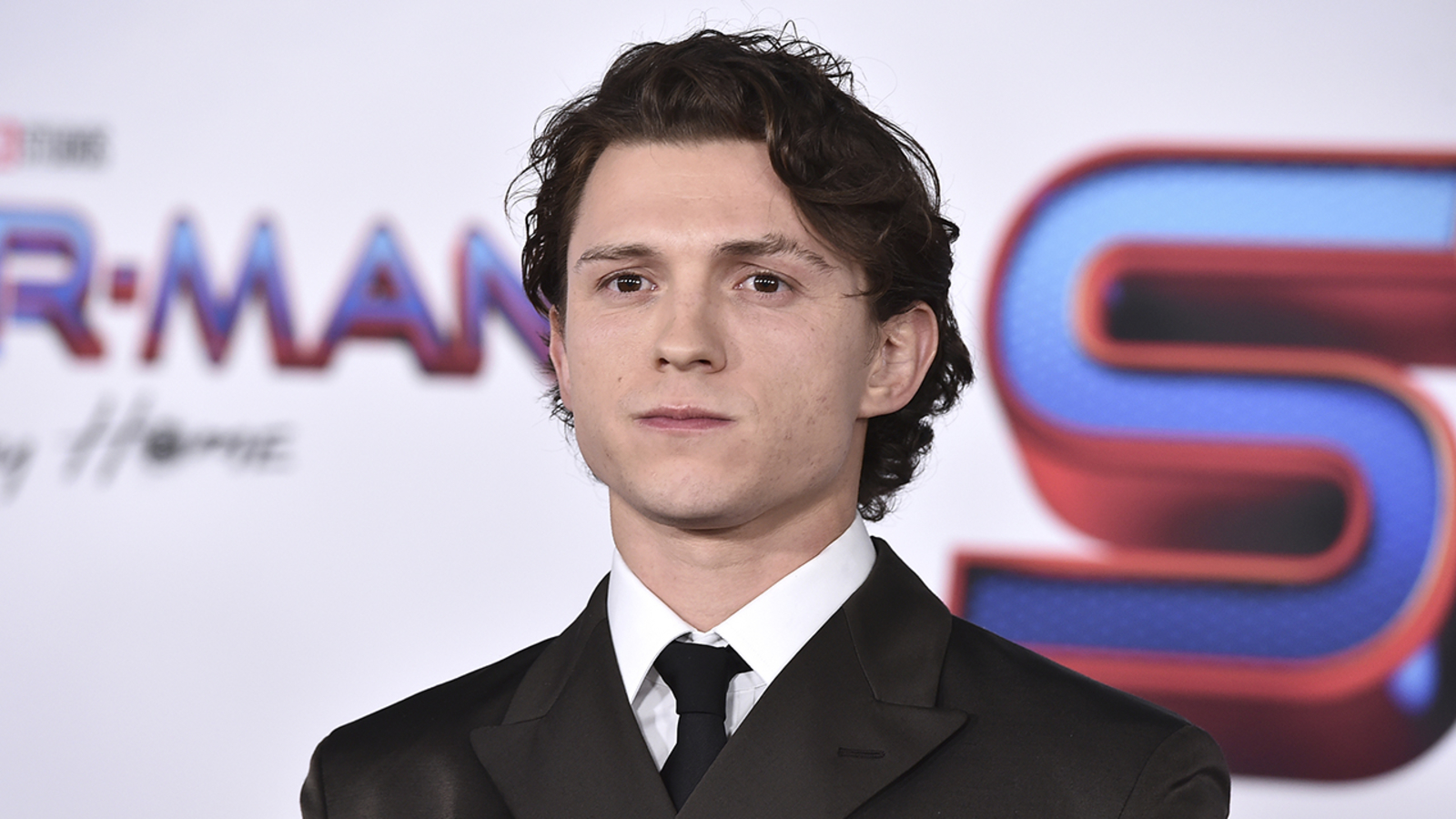 Tom Holland era ossessionato dall'alcol prima di disintossicarsi: 'Mi facevo davvero paura'