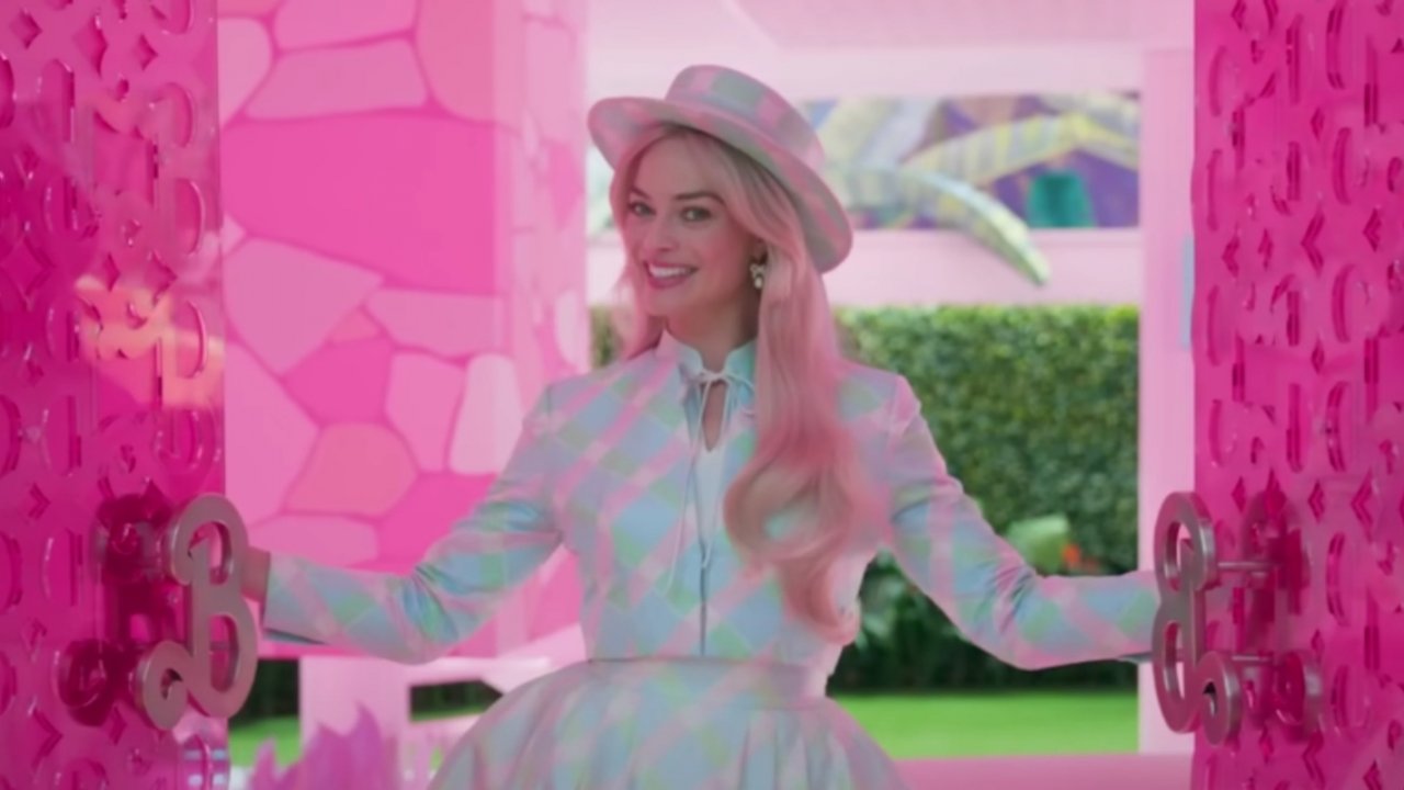 Doctor Who celebra Barbie: il Tardis rosa approda a Londra (FOTO)