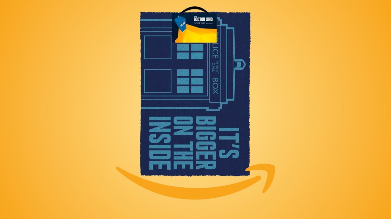 Doctor Who: lo zerbino a forma di Tardis con frase “È più grande all’interno” è scontatissimo su Amazon