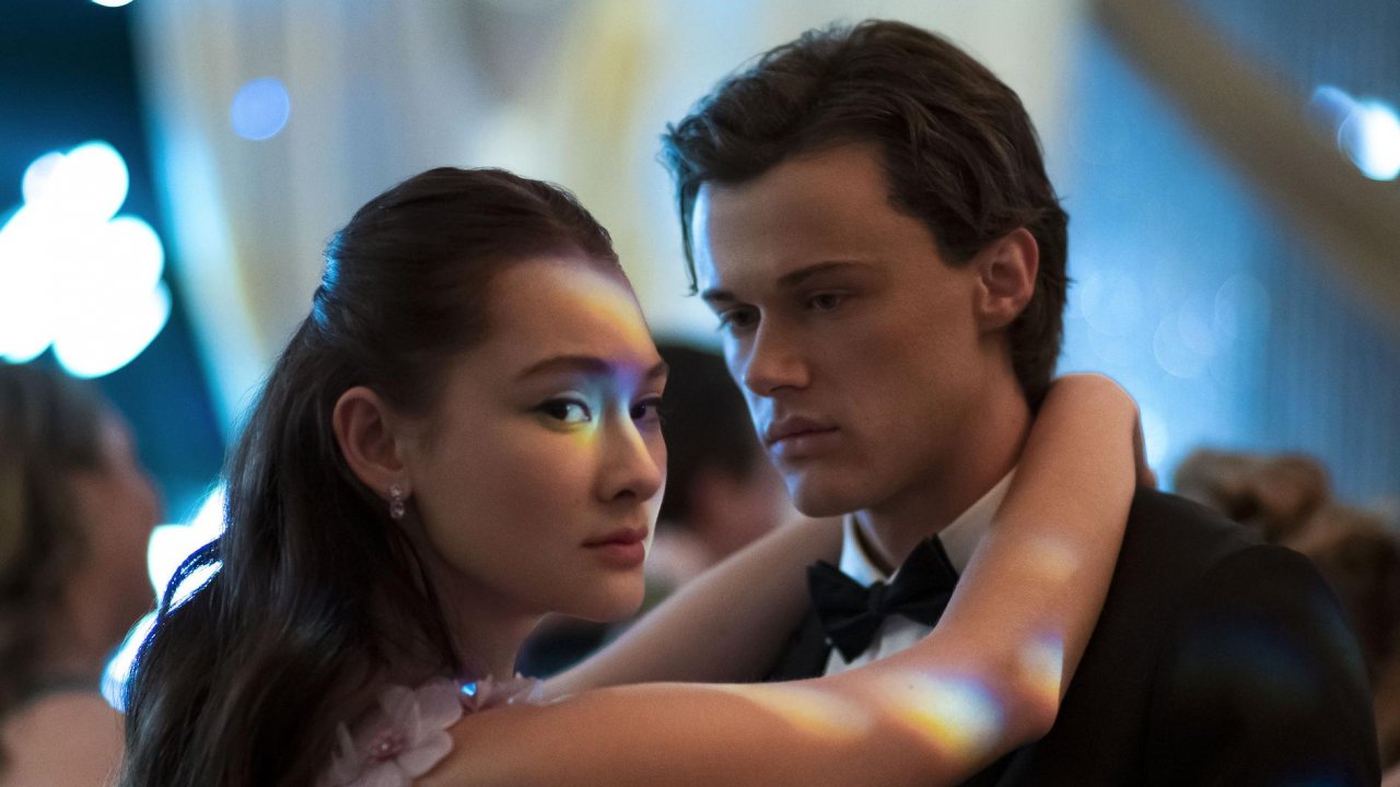 I protagonisti della serie Prime Video L'estate nei tuoi occhi, Lola Tung e Christopher Briney