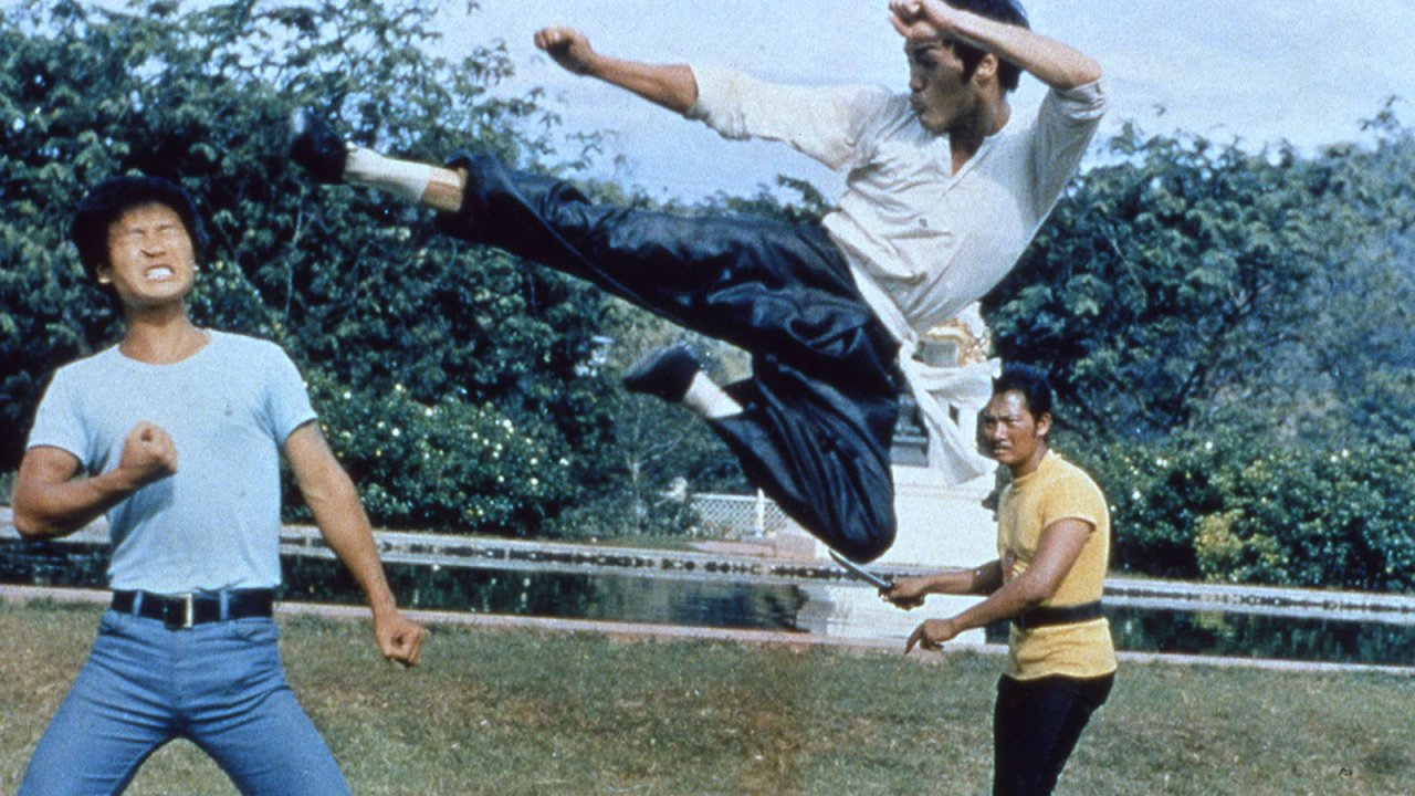Il furore della Cina colpisce ancora stasera su Rai4: trama, storia e cast del film con Bruce Lee