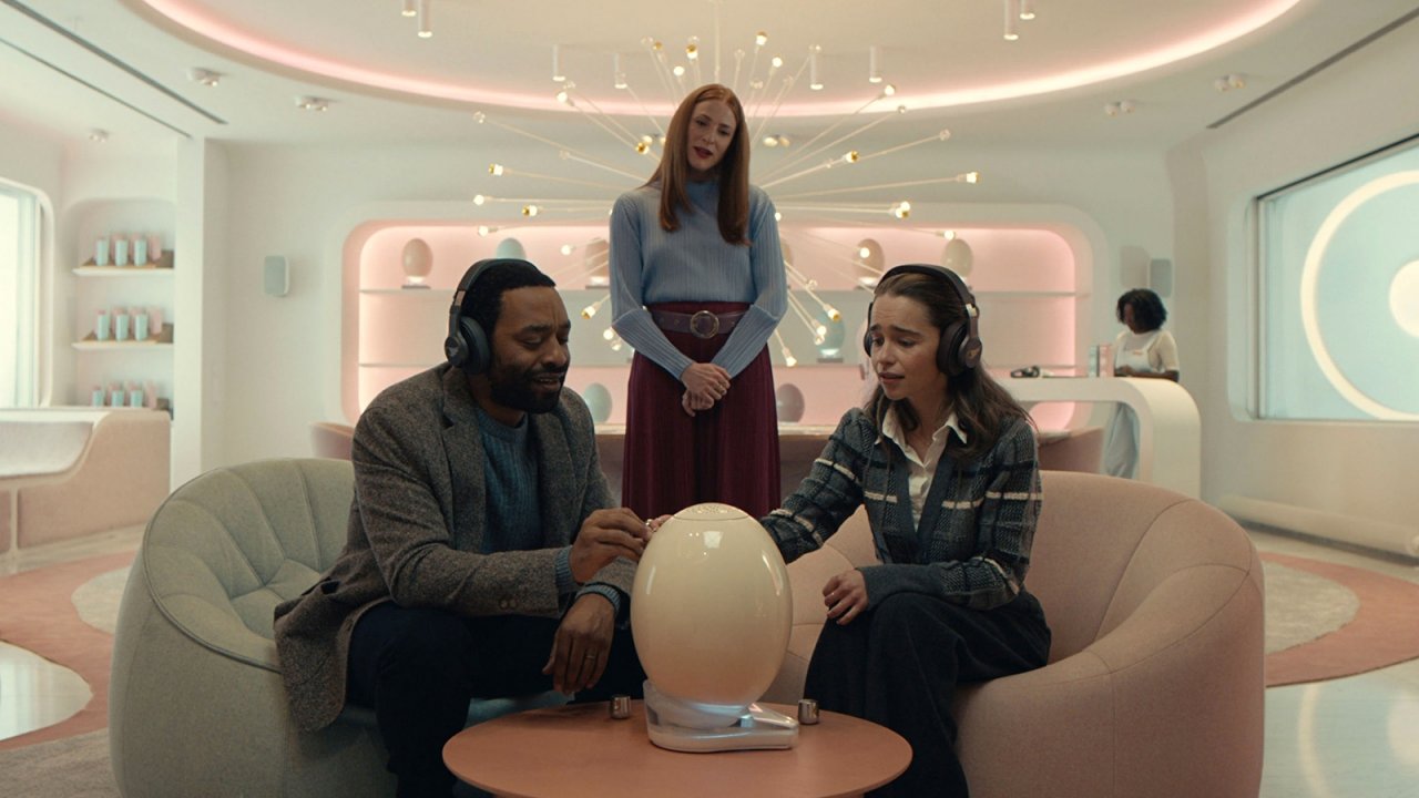 The Pod Generation: Emilia Clarke e Chiwetel Ejiofor nel trailer del film sci-fi