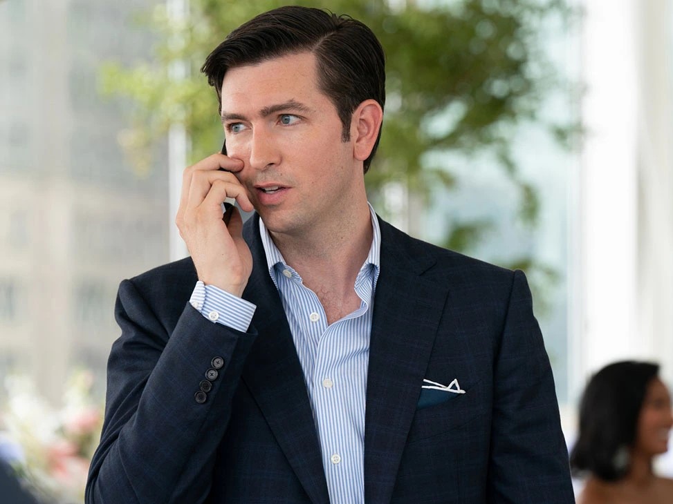 Nicholas Braun in una scena di Succession
