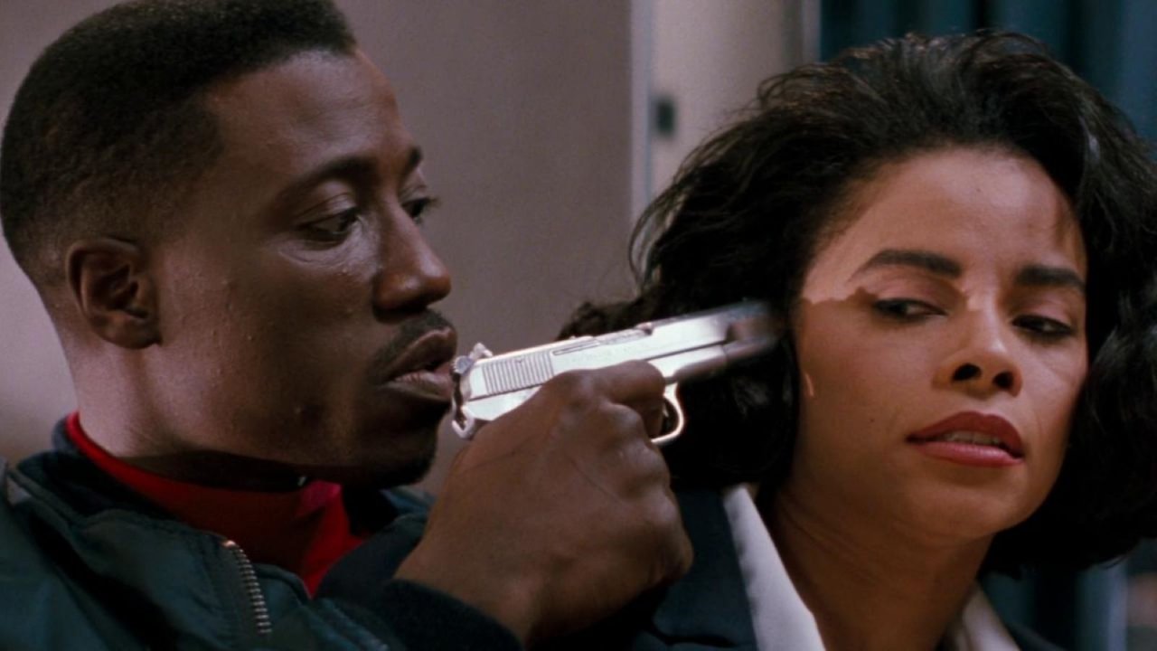 Passenger 57 - terrore ad alta quota stasera su Iris: trama e cast del thriller con  Wesley Snipes
