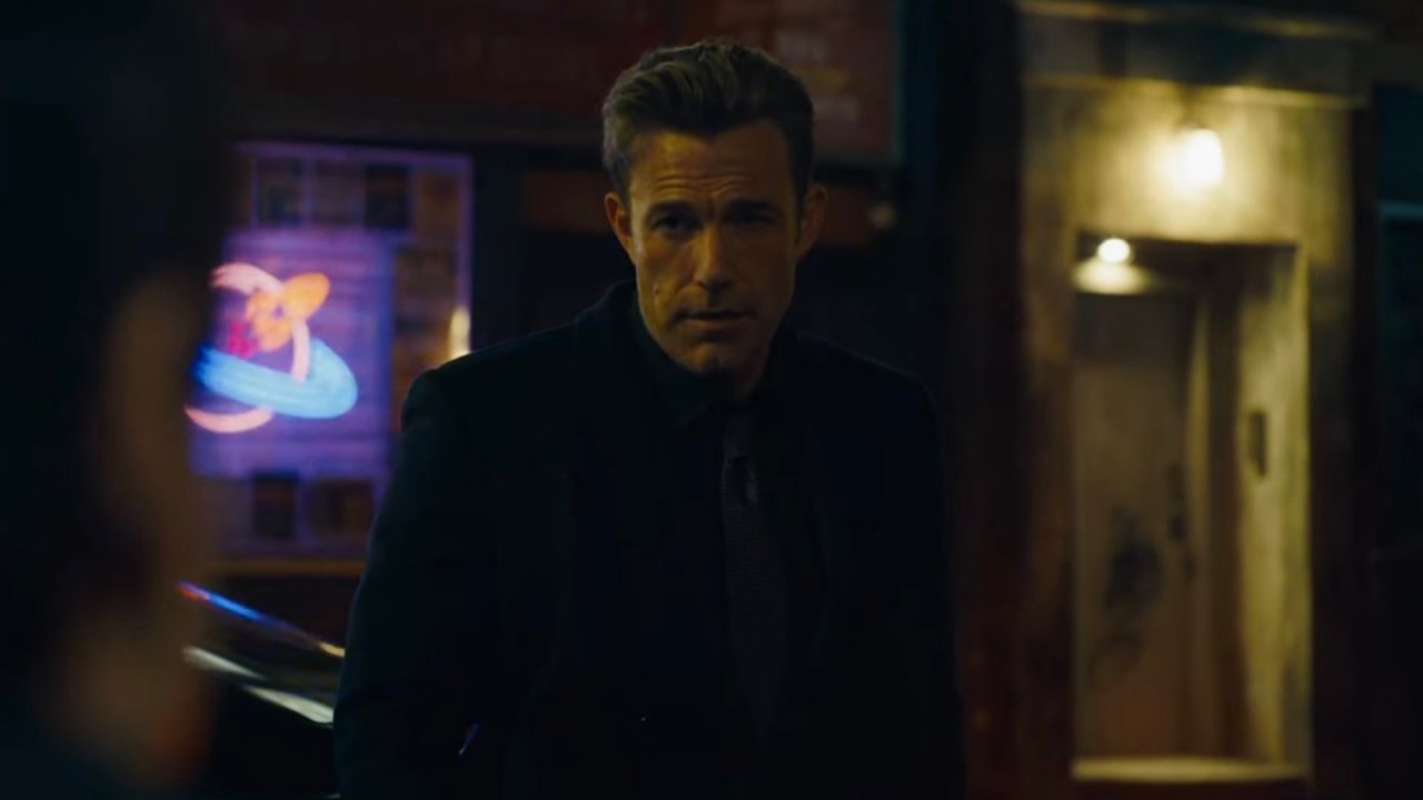 The Flash: nuove foto dal set svelano il costume di Ben Affleck in una scena eliminata dal film