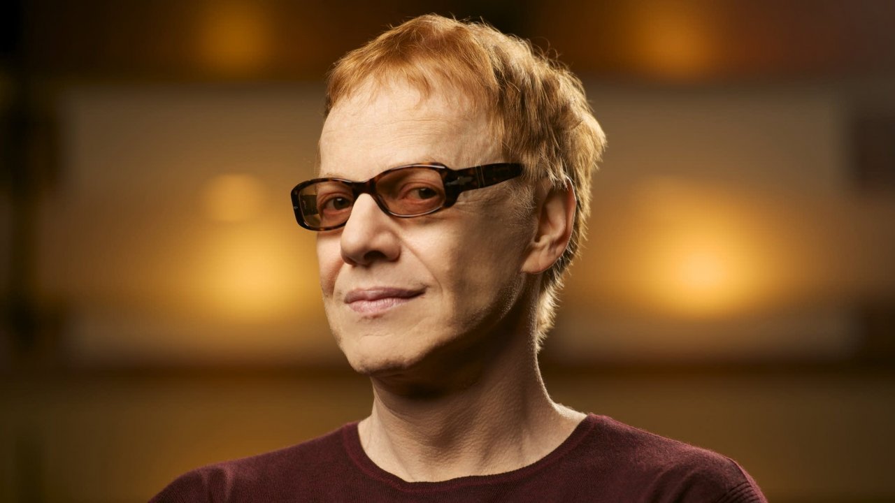 Danny Elfman accusato di molestie da una compositrice: doveva pagare un risarcimento di 830.000 dollari