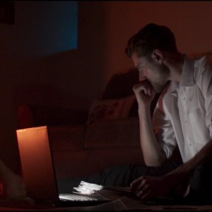 Older Gods: Rory Wilson in una scena del film