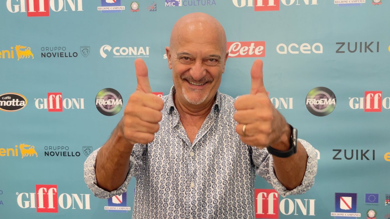 L'ultima volta che siamo stati bambini, il regista Claudio Bisio: 'No divise, sì ragazzi!'