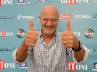 L'ultima volta che siamo stati bambini, il regista Claudio Bisio: 'No divise, sì ragazzi!'