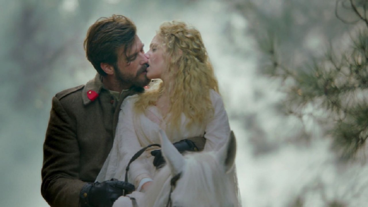 La ragazza e l’ufficiale su Canale 5, cast e trama delle puntate di stasera: Seyit chiede a Sura di sposarlo