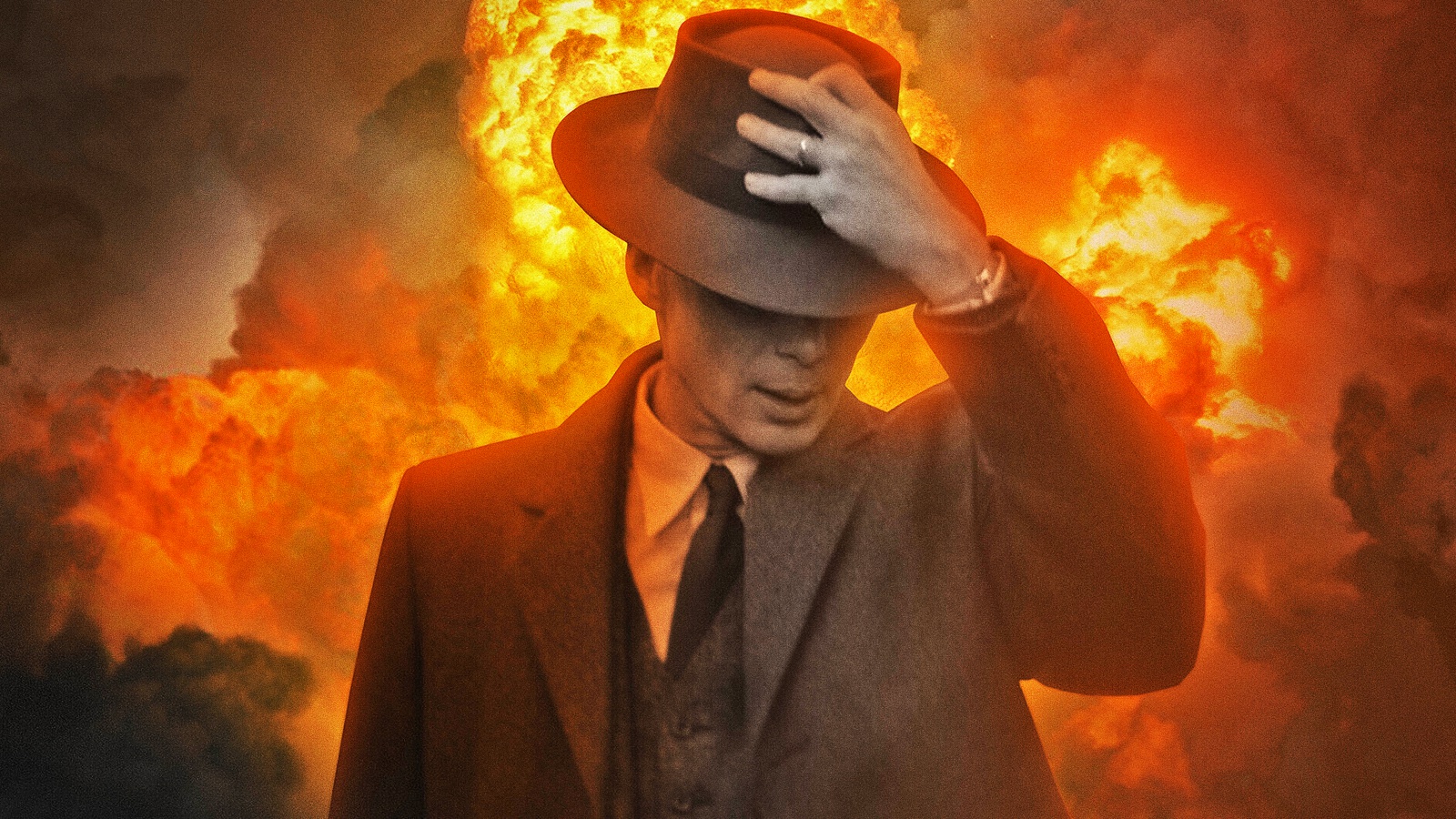 Oppenheimer, la recensione: Christopher Nolan e il sontuoso ritratto del padre dell'atomica